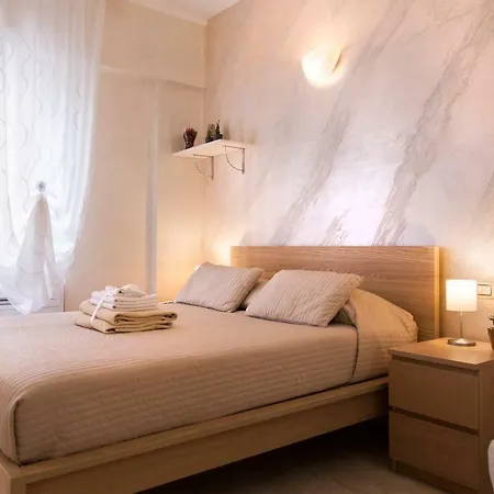 Gold House Penzion La Spezia