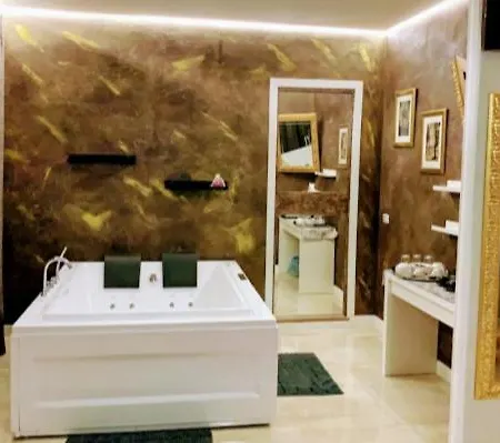 Gold House בית הארחה