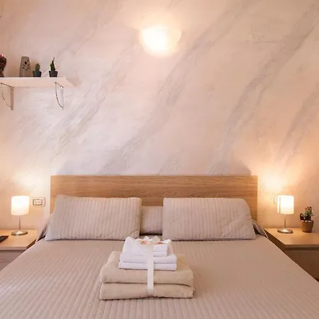Gold House Konukevi 3*